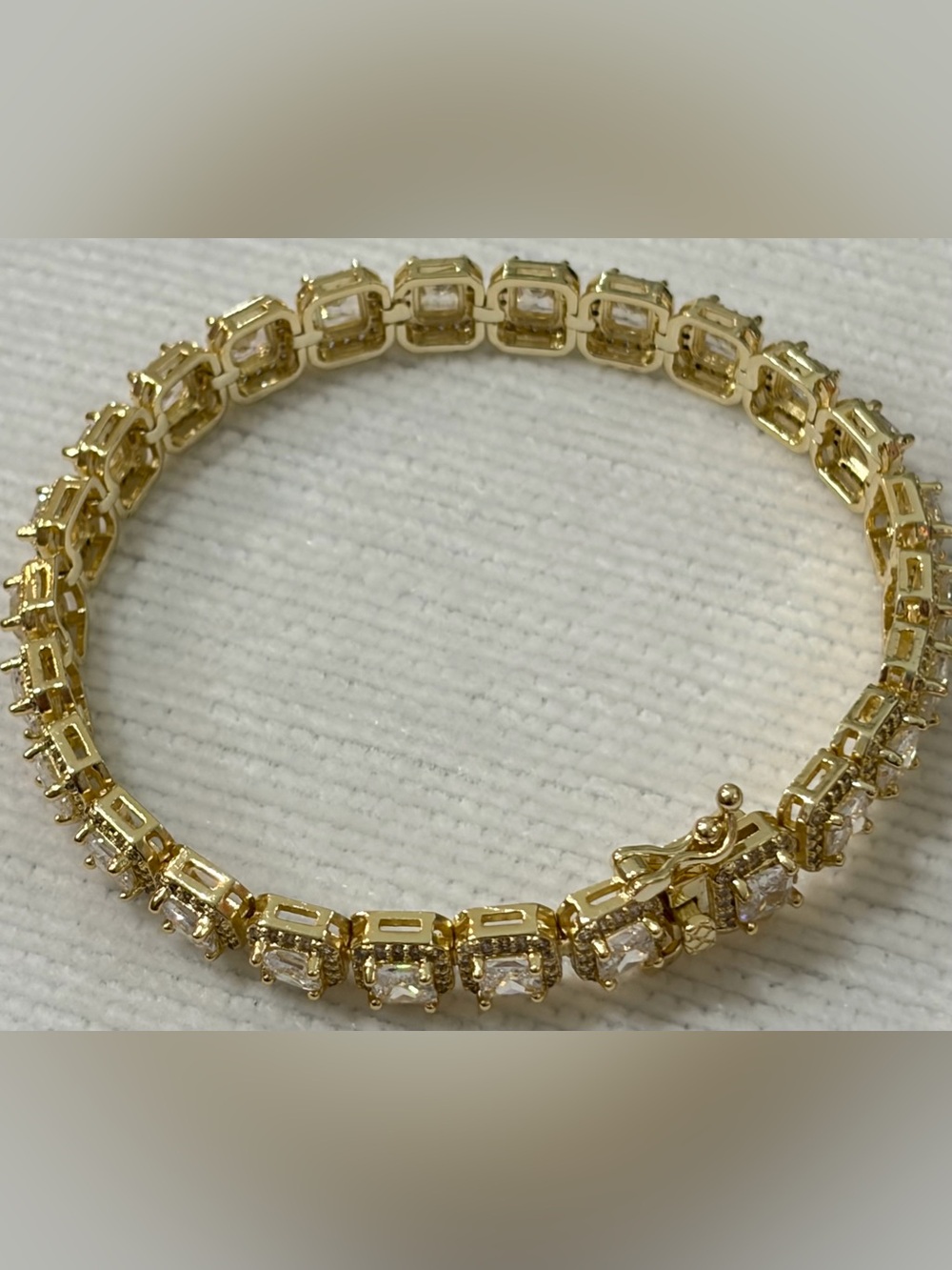 STUNNING NWOT Gold Plated Tennis Bracelet with Clear CZ Stones - 7” long